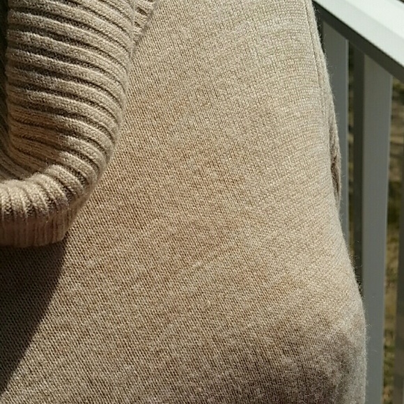 Large carol rose sweater - Picture 2 of 4